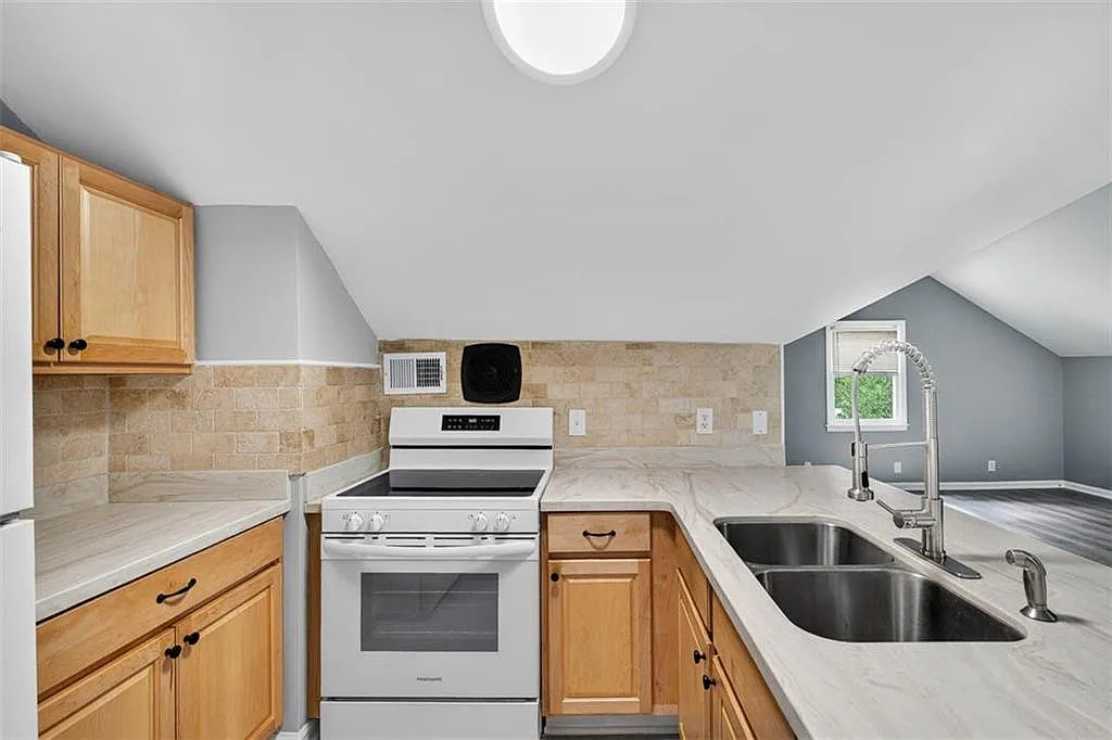 2 bed, 1.0 bath, 850 sqft, $1,395 — Photo 3