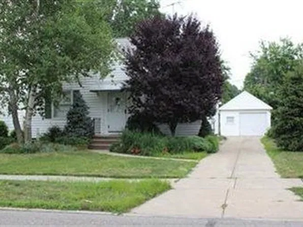 389 E 271st St, Euclid, OH 44132