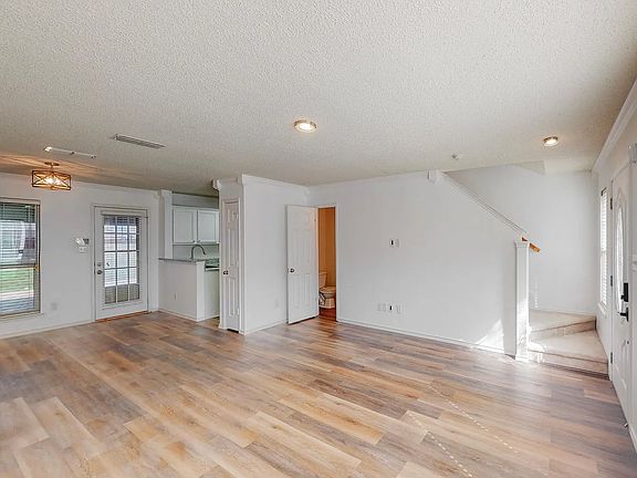 Guest, .5 bathroom conveniently located downstairs
