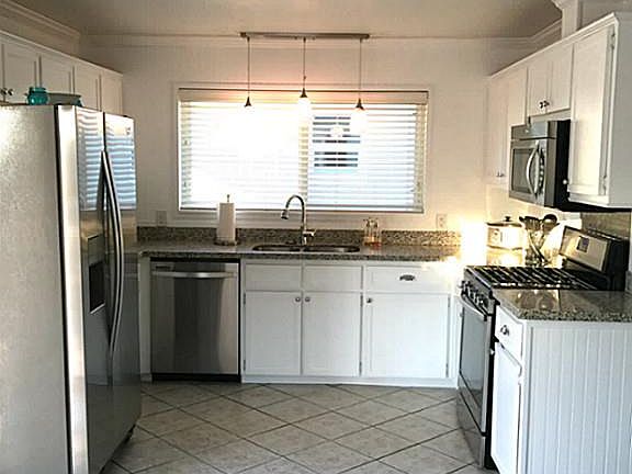 5th image of 66 Tarpon St