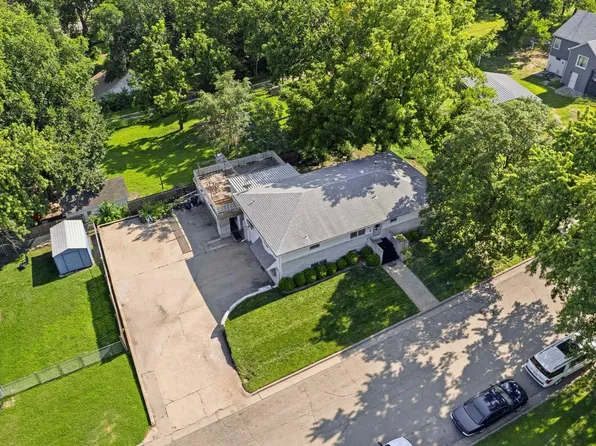 513 W 8th St, Chapman, KS 67431