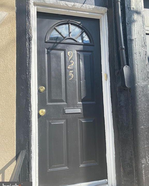 1st image of 925 S 12th St #2