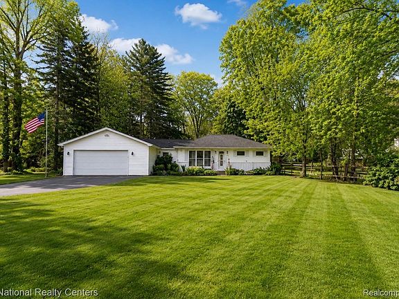 2nd image of 3137 Dean Rd