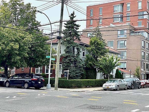 2nd image of 2421 Avenue