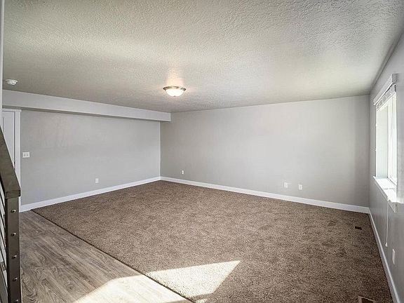 4th image of 586 W Life Dr