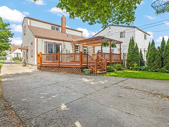4th image of 1019 Hoffman Ave