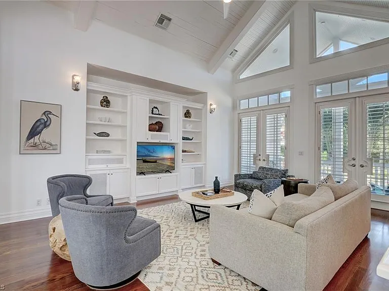 1551 Gulf Shore Blvd S — Photo 18