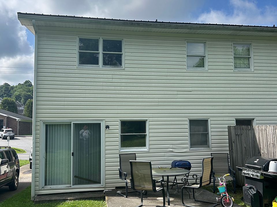 2nd image of 168 Franklin Dr #3