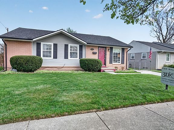 2nd image of 4447 Harrison St