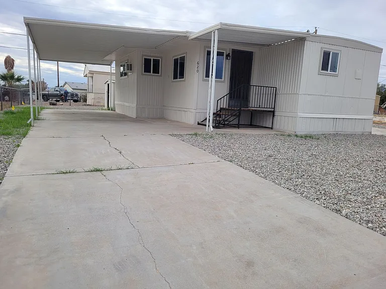 620 Silver Ln — Photo 2