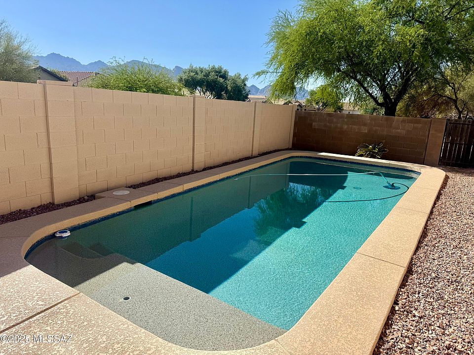 1st image of 1100 W Montelupo Dr