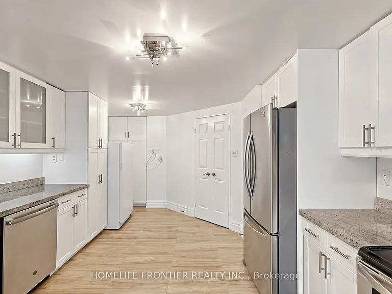 131 Beecroft Rd #203 — Photo 16