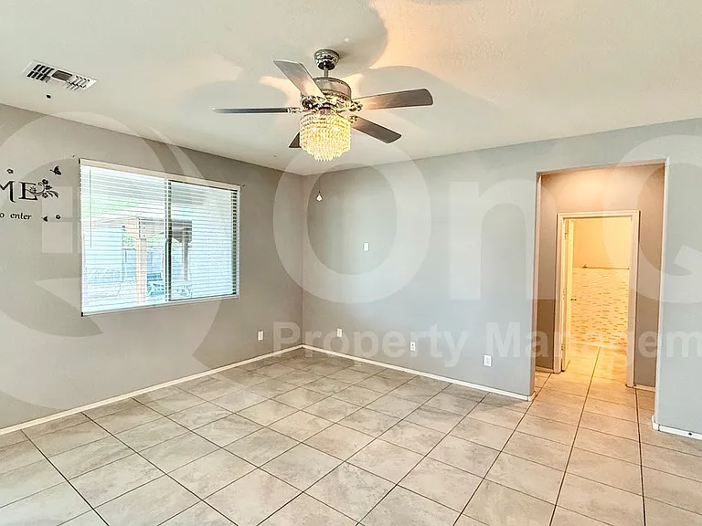 10204 W Lawrence Ln — Photo 5