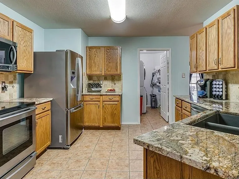 2821 Briargrove Ln — Photo 17