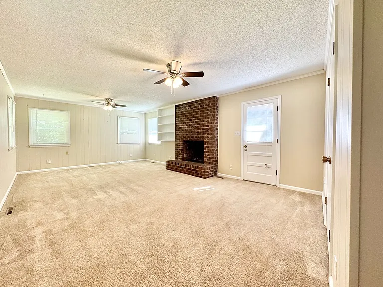 3808 Parkwood Dr — Photo 17