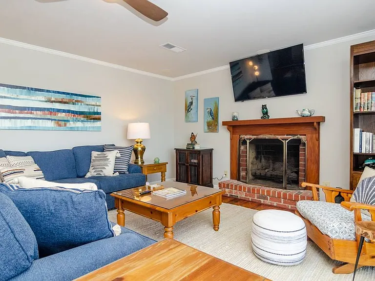 32 W Greensboro St — Photo 7