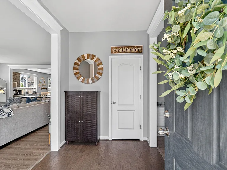 980 Basswood Dr — Photo 5