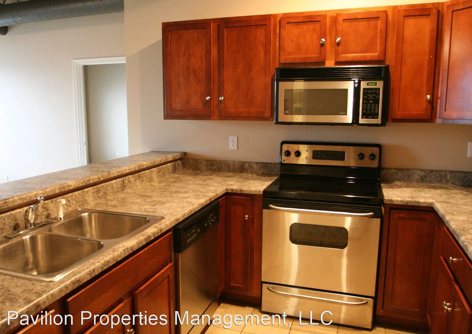2 bed, 2.0 bath, 1000 sqft, $1,599 — Photo 3