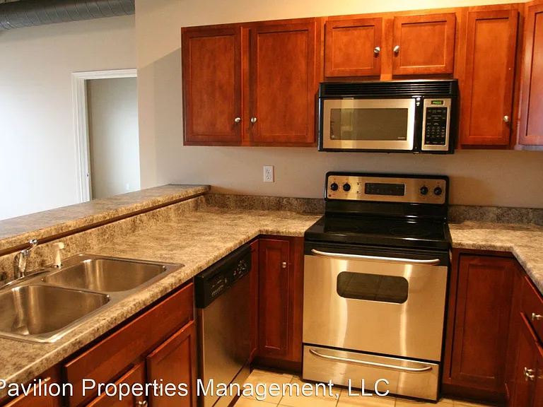 1120 S Walnut St — Photo 3