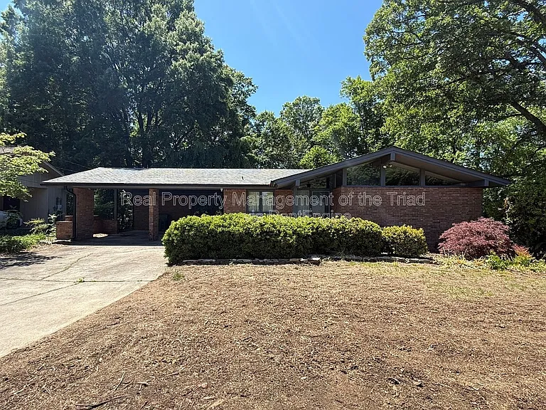 1507 Pinehurst Dr — Photo 10