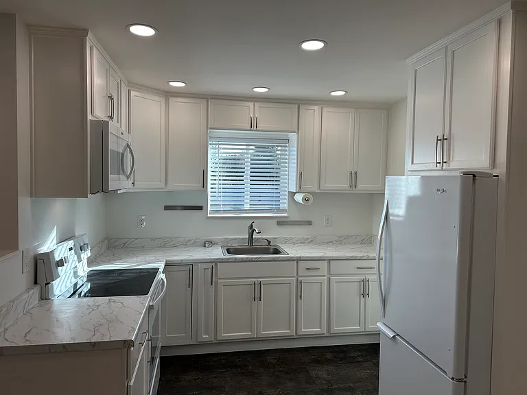 72 Ira Light St #B — Photo 3