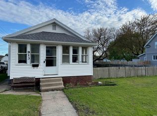 913 W 7th St, Mishawaka, IN