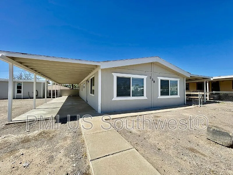 738 Swan Dr