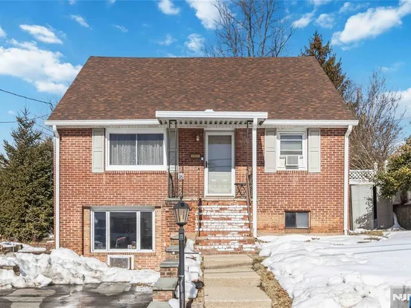 16 Seminole Ave, Dumont, NJ 07628