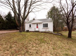 134 Winterberry Rd, Saunderstown, RI 02874