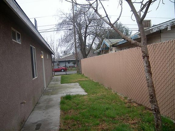 5th image of 311 1/2 Vineyard Ave