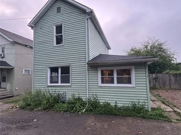219 3rd Dr SE, New Philadelphia, OH 44663