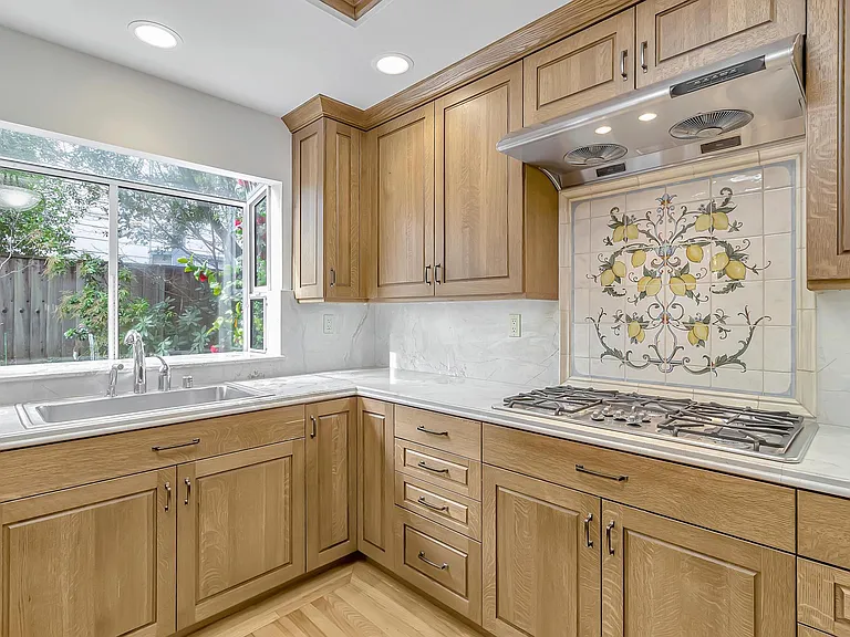 302 Tadley Ct — Photo 15