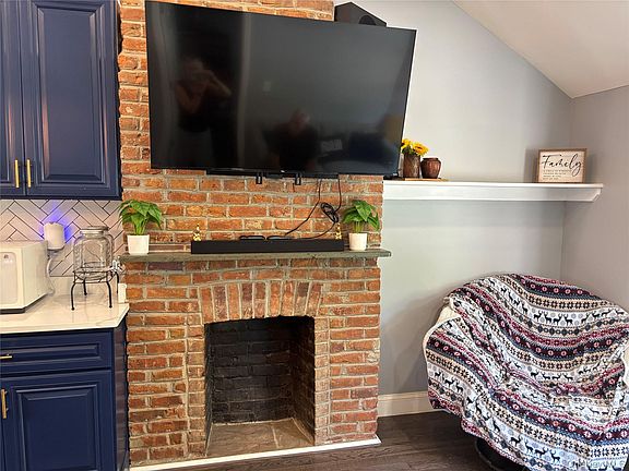 5th image of 162 Dubois St #3