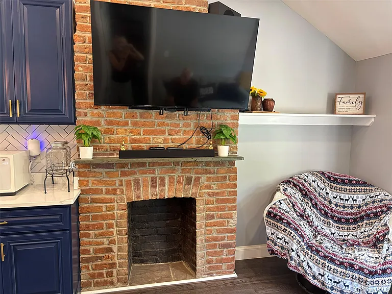 162 Dubois St #3 — Photo 5