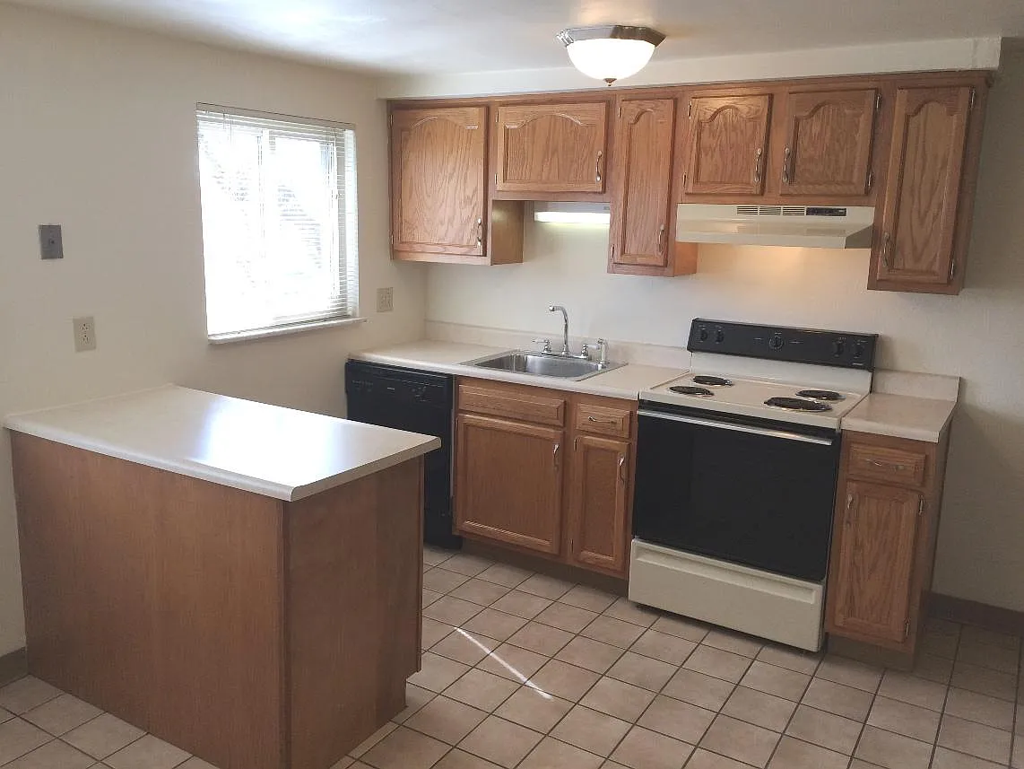 1038 Clay Pike photo 1