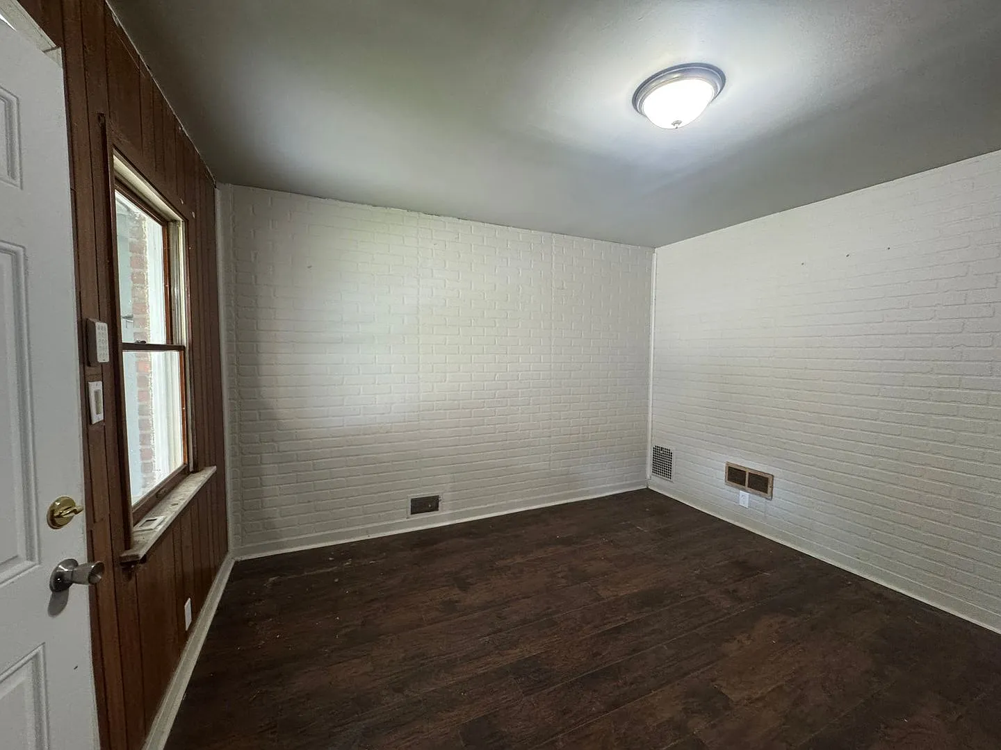 Duquesne 2 Bedroom 1 Bath House, Yard — Photo 3