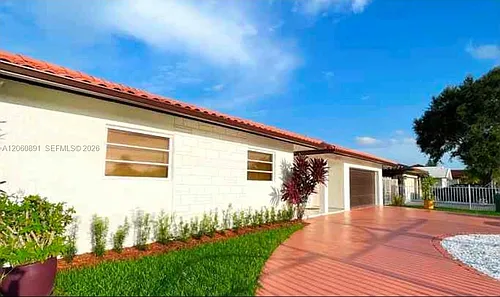 301 SW 136th Ct Photo 1