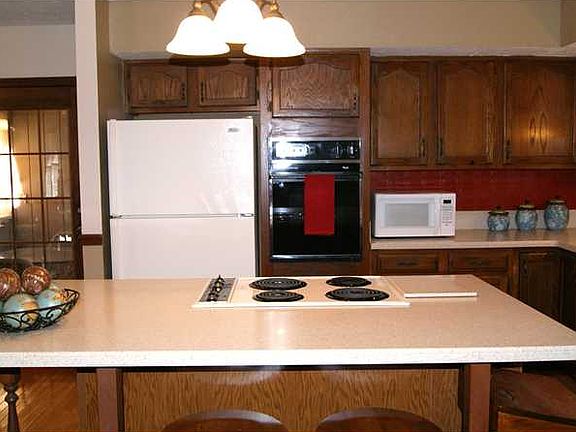 3rd image of 719 Bakeway Ct