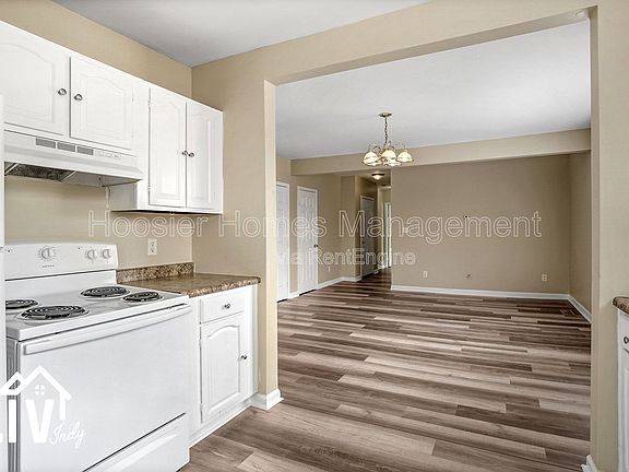 5th image of 1317 Main St