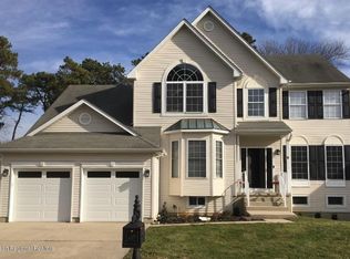 5 Clearbrook Ct, Howell, NJ 07731