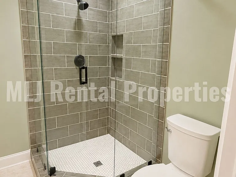 5881 S Irvington Ave — Photo 36