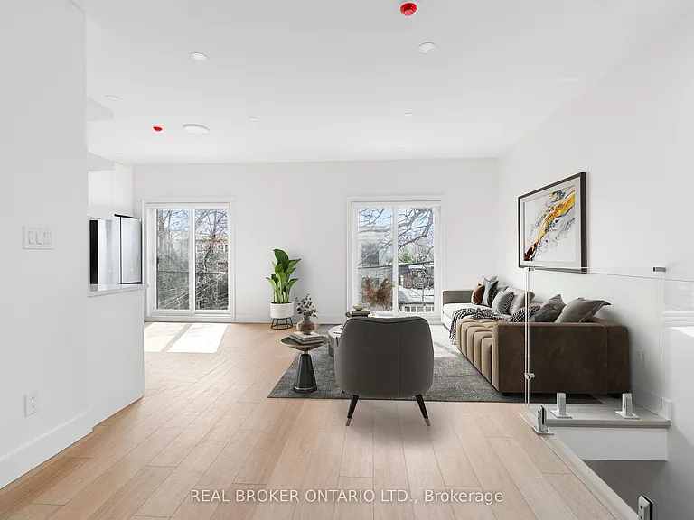 21 Farnham Ave #LANEWAY - UPPER — Photo 4