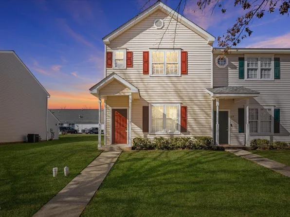 317 Commons Dr, Holly Springs, NC 27540