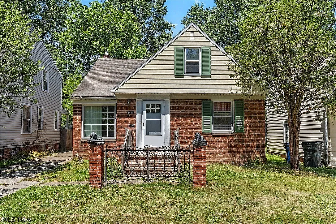 3 bed, 2008 sqft, $1,850 — Photo 1