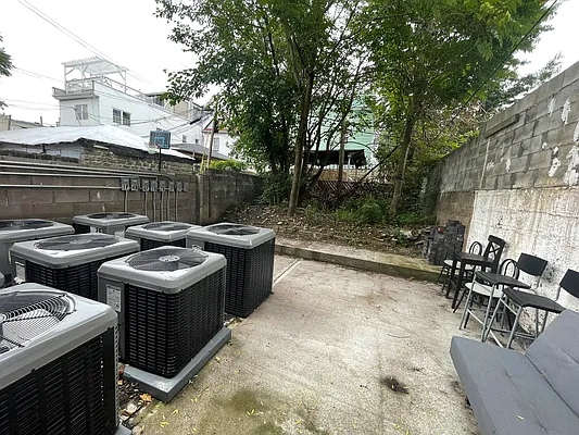 Rented by Delmark Realty LLC | media 7