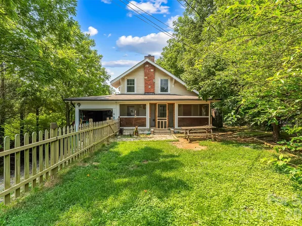 40 Sycamore Cir, Hendersonville, NC 28791