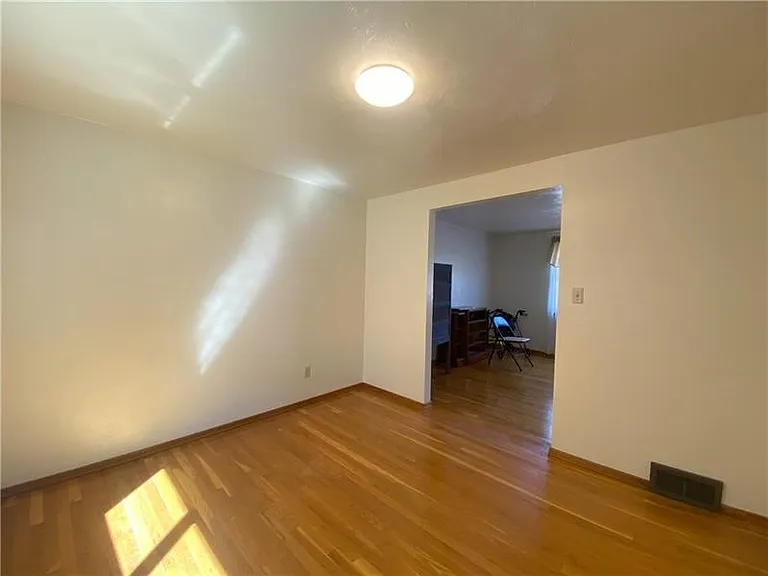 439 Crestview Dr — Photo 13