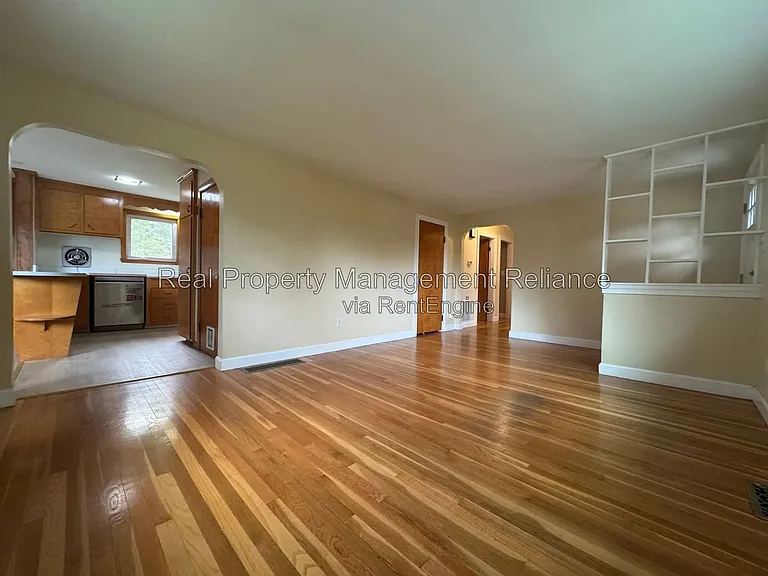 78 Memorial Dr — Photo 3