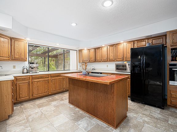 3rd image of 2850 Dogwood Dr