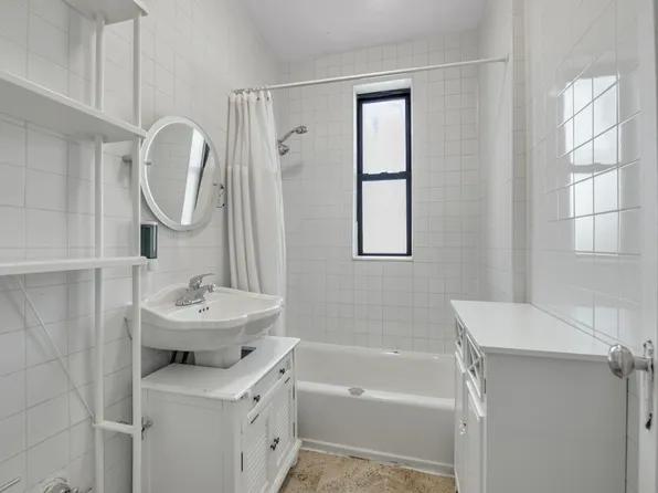 72-34 Austin Street image 13 of 15